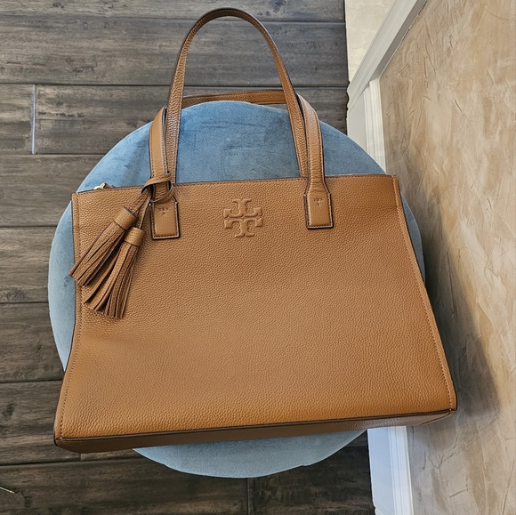 👍Tory Burch Thea shoulder tote in color moose, pebble leather and gold hardware - Picture 4 of 12